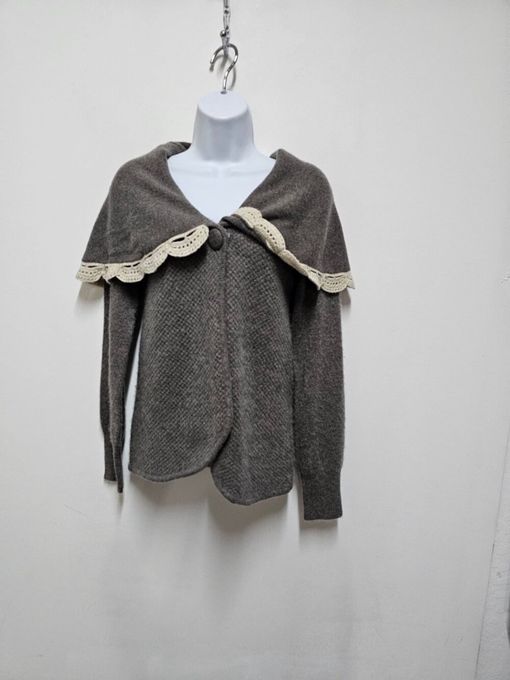 TWG 100% Cashmere Cape Sweater Gray Crochet Trim Button Poncho Size Small